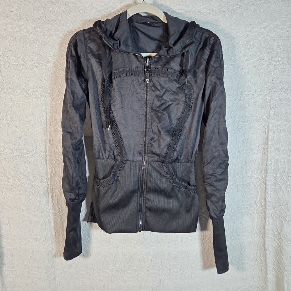 LULULEMON BLACK ZIP JACKET SMALL was originally listed as M but is DEFINITELY SM